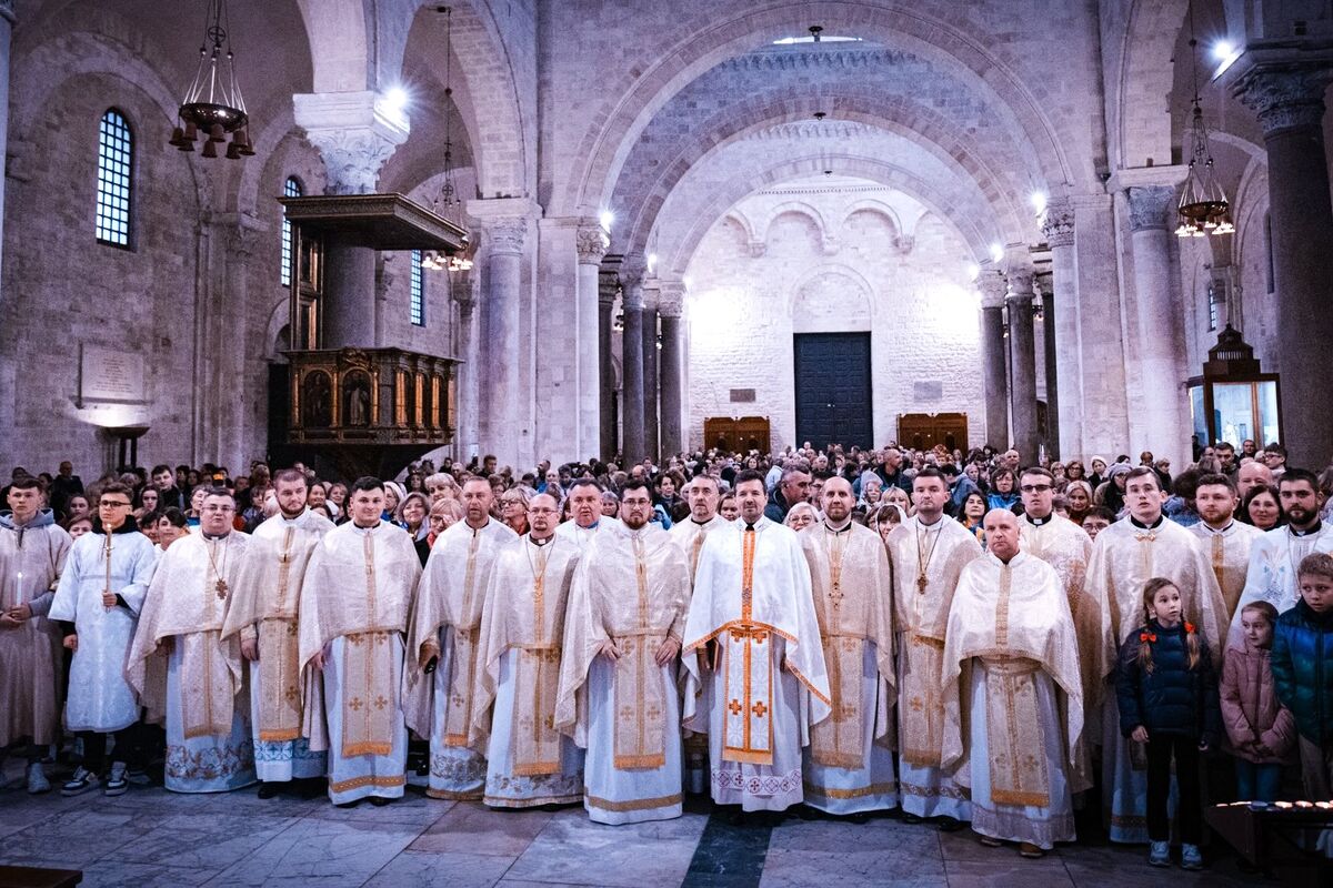 I fedeli ucraini hanno pregato davanti alle reliquie di San Nicola a Bari