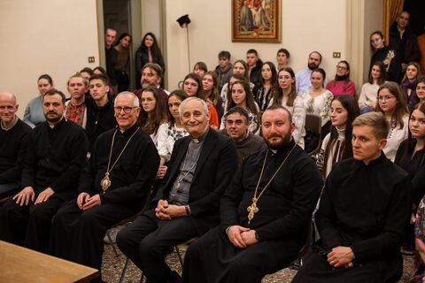 Владика Діонісій Ляхович взяв участь в зустрічі української молоді із кардиналом Маттео Дзуппі в Болоньї